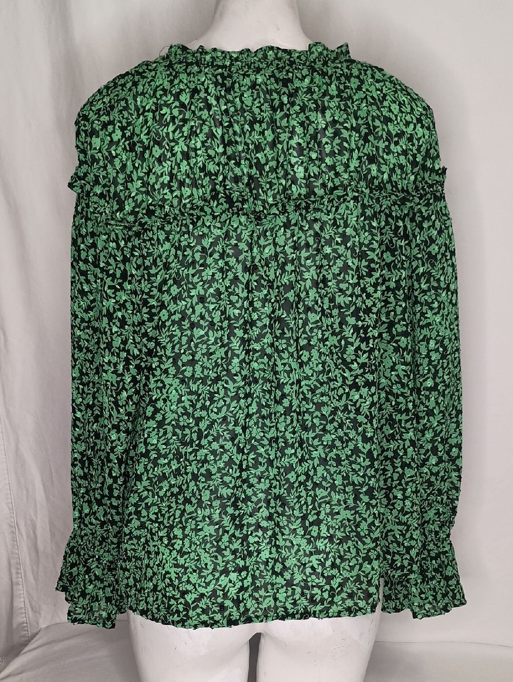 Women's Size M Green Floral Smocked-Yoke Blouse Spring - Picture 4 of 9